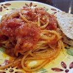 緑のイスキア - 「ベーコンとオニオンのトマトソーススパゲッティ・羊のチーズをかけて」