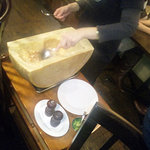 でっかいチーズで作る絶品リゾット