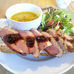 鴨のパストラミオープンサンド