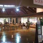 村山温泉 かたくりの湯 - 食堂は広々しています。