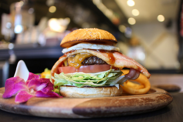 Aloha Dining Lure's Lana