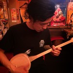Okinawa Izakaya Paradaisu - daimon_paradise三線練習中！
      今は鬼太郎しか弾けません。。
      楽しく自由にがんばります〜