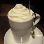 タロカフェ - 連れが頼んだてんこ盛りクリームのロイヤルミルクティー