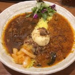 SPICY CURRY 魯珈 - 2種(スパイシーポークカレー、ラム)＋るうろう煮玉子