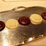 ベージュ アラン・デュカス 東京 - 