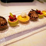 ベージュ アラン・デュカス 東京 - 