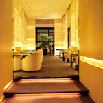 ベージュ アラン・デュカス 東京 - レストラン入口