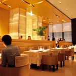 ベージュ アラン・デュカス 東京 - 内観