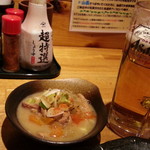 Yakitori Yamachou - 生ビールはスーパードライ490円とお通し300円はモツ煮込み