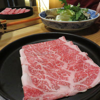 西新初喜 姪浜駅南店 - お肉の皿はきっちり銘々というのは嬉しいです(笑)。
