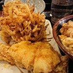 Marugame Seimen - かき揚げ￥130  カレイ天￥150  ちくわ天￥110