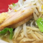 ラーメン二郎 - 豚の厚み