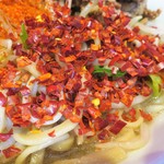 ラーメン二郎 - 唐辛子投下～♪