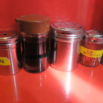 ラーメン二郎 - 卓上調味料