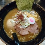 四代目けいすけ - 四代目ラーメン880円。焼豚も美味そうで心躍ったが