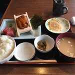 青玄海 - 箱うに＆まぐろ定食1000円(税込)