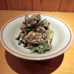 千真野 - オクラと地鶏笹身のじゅうね（エゴマ）和え550円