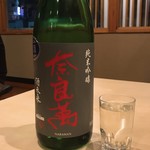 暖 -  奈良萬：最初の口当たりは、苦味の中に酸味、旨味が覆われている感じ。  上質の香りと米の旨味が続いてきます。通の辛口。