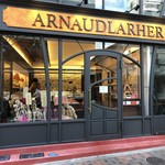 アルノー・ラエール - 外観