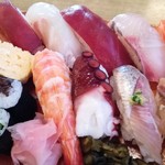 Sushi Hachi - にぎり寿司（大）のアップ