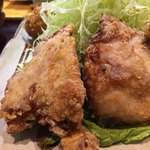 Tonkatsu Taketei - キャベツの山影からヒョコッと顔を覗かせてるのは・・・