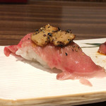 Yakiniku Bonzu - 肉寿司(フォアグラのせ)