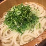 Marugame Seimen - 直乗せで軽く湯がいてネギの甘みを引き出してからの・・・