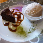 ハニーズ - ココナッツシャーベットとガトーショコラ風