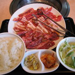 Yakiniku Takarajima - 3種カルビ満服定食(1669円)