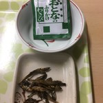 福岡市交通局内食堂 - 選べるふりかけと小皿です