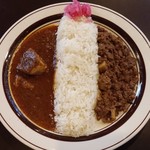 世界料理レストラン WHALE - カレーの２種盛り