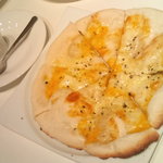 Le Sept chez IINA - ２種チーズのピッツァ