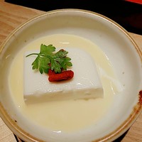 神楽坂 久露葉亭 - デザート　杏仁豆腐　回りにかかってるクリームがとろーんとしてて美味！