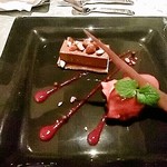 リストランテ フォレスタ・ヴェルデ - ブルーベリーと苺ソースのジェラートとチョコレートケーキ