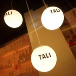 Bar TALI - エントランス前のライティングは、Bar TALIのシンボルです