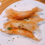 Vava Resort Bar - ベーコンとチーズのカリカリクレープ包み揚げ