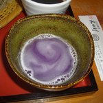 そば処 美田村 - つけだれ（紫の大根の絞り汁）は辛い