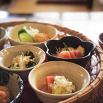 古母里 - お刺身はそのまま正油をかける。できれば小皿がほしいところ