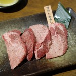 Minamikusatsu Sakaba Jounetsu Horumon - 厚切り牛タン