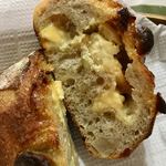 パンやきどころ RIKI - ベルギー産のホワイトチョコがたっぷり