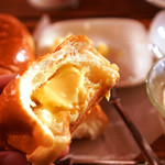 さぼうる - ロールパンにはたっぷりバターを。