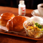 さぼうる - サラダも付いているので嬉しい。