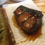 昭和大衆酒場 金さん - ♪金さん得々日替り定食（日替りのブリ)