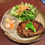 ジャム cafe 可鈴 - 【本日のメインディッシュ】レンコンバーグの上にのっている「菜の花」がまたいいですね～(季節を感じます♪)