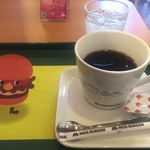 モスバーガー - まず最初にコーヒーを持ってきてくれました。