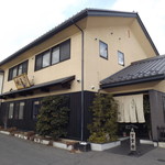 うなぎ林屋 - 左隣は川魚店です