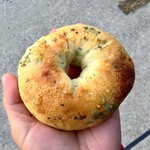 パン家アストレア - 【2018年1月21日】ブロッコリーとチーズのベーグル(150円)