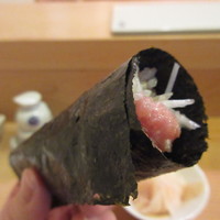 鮨 志の助 - 手巻きは手渡しで