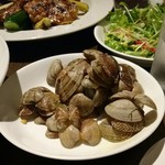 トラットリア クアルト - アサリの殻なん粒？