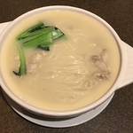 八重洲大飯店 - 鶏煮込みそば